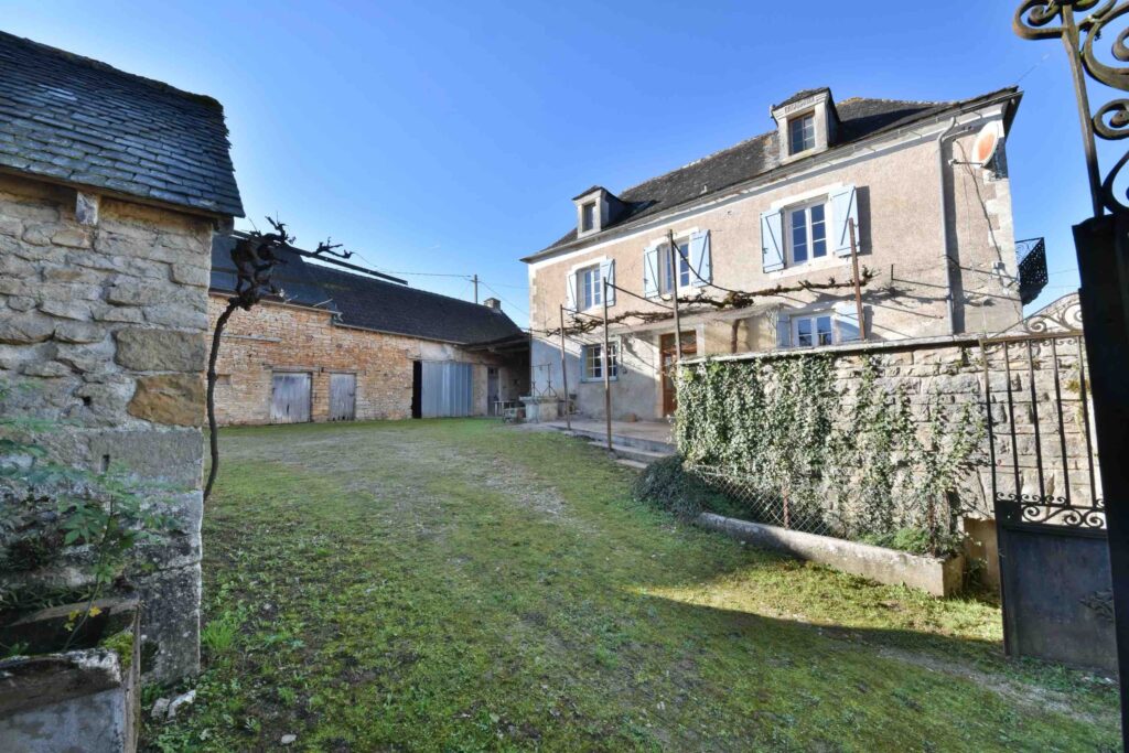 Maison Le Clos Rosaly avec piscine en Dordogne, idéal pour des vacances en famille