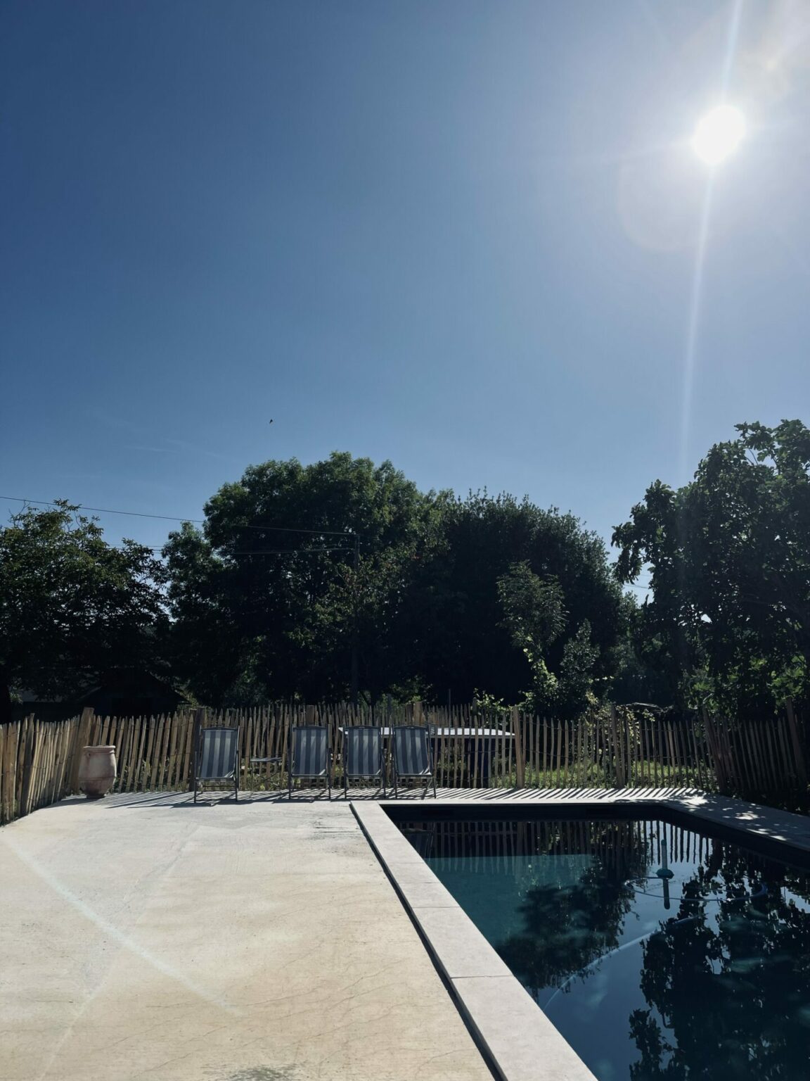Le Clos Rosaly Rivière paisible en Dordogne, idéale pour la pêche